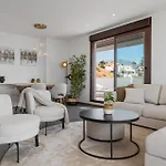 Apartment Vivi Homes - Casa Skye Pool, Terrace & Sea View *
