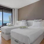 Vivi Homes - Casa Skye Pool, Terrace & Sea View Apartment *