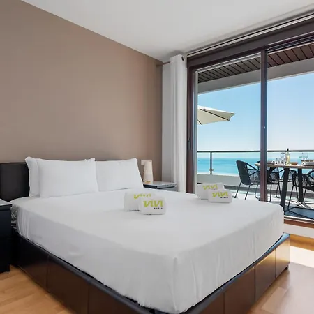 Vivi Homes - Casa Skye Pool, Terrace & Sea View Apartment
