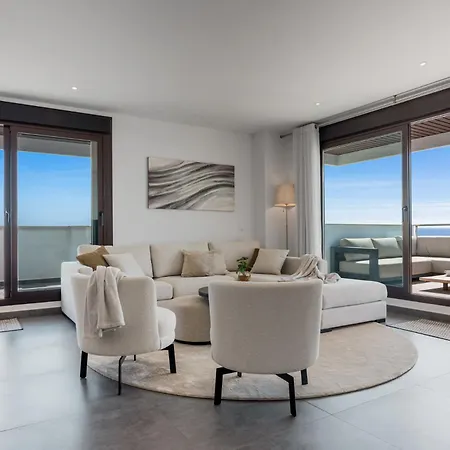 Vivi Homes - Casa Skye Pool, Terrace & Sea View 埃斯特波纳