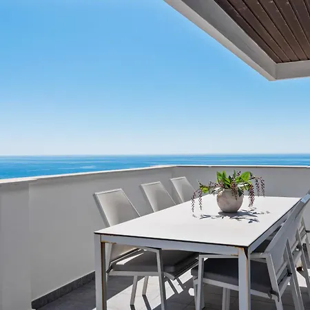 Apartment Vivi Homes - Casa Skye Pool, Terrace & Sea View