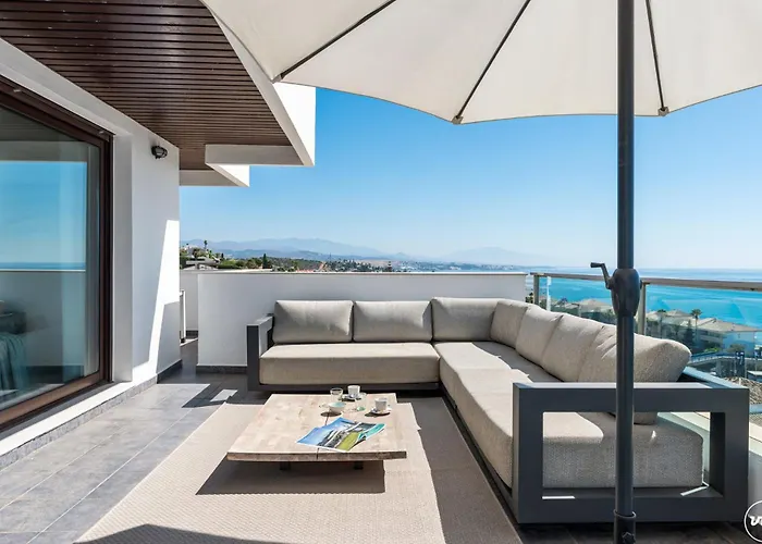 Vivi Homes - Casa Skye Pool, Terrace & Sea View Estepona