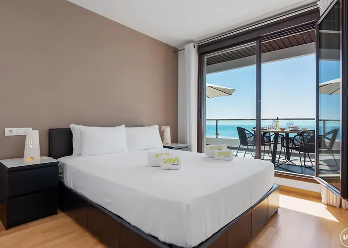 Vivi Homes - Casa Skye Pool, Terrace & Sea View Apartman