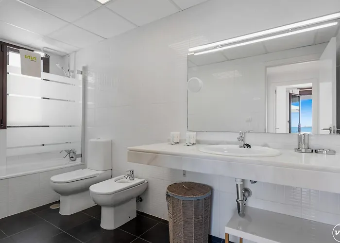 Appartement Vivi Homes - Casa Skye Pool, Terrace & Sea View