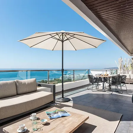 Vivi Homes - Casa Skye Pool, Terrace & Sea View 埃斯特波纳