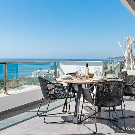 Vivi Homes - Casa Skye Pool, Terrace & Sea View 公寓 埃斯特波纳