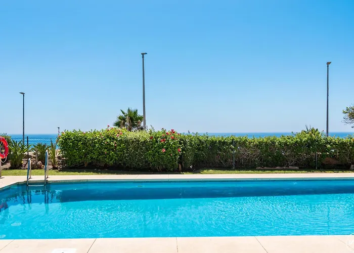 公寓 Vivi Homes - Casa Skye Pool, Terrace & Sea View *