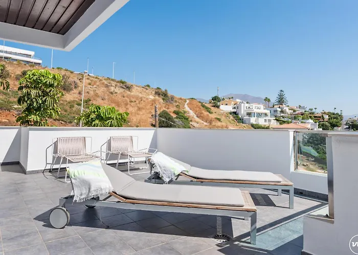 Vivi Homes - Casa Skye Pool, Terrace & Sea View * 埃斯特波纳