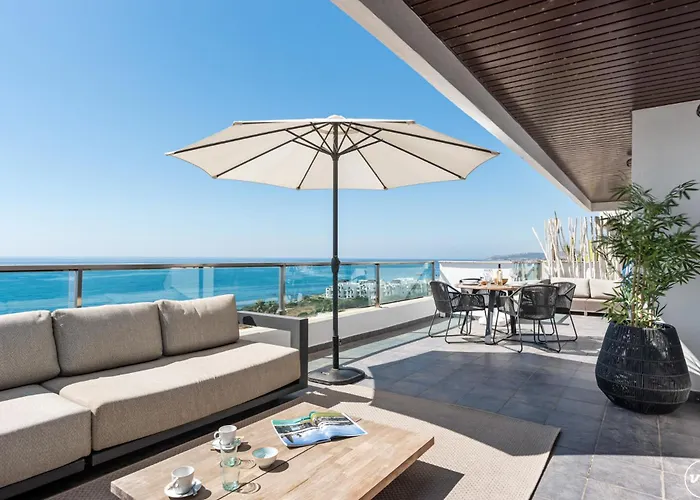 Vivi Homes - Casa Skye Pool, Terrace & Sea View 埃斯特波纳