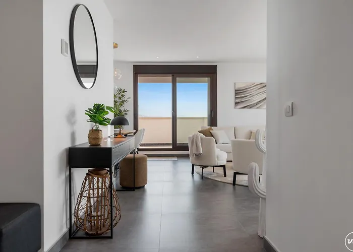 Vivi Homes - Casa Skye Pool, Terrace & Sea View 公寓 埃斯特波纳