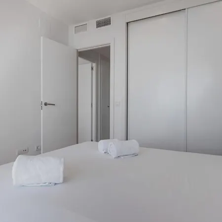 Vivi Homes - Casa Skye Pool, Terrace & Sea View 아파트 에스테포나