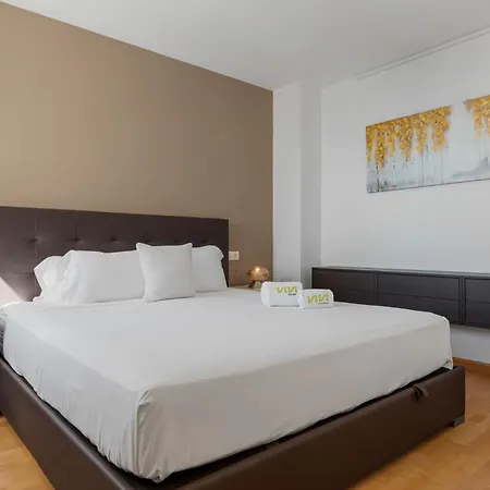 Vivi Homes - Casa Skye Pool, Terrace & Sea View 아파트