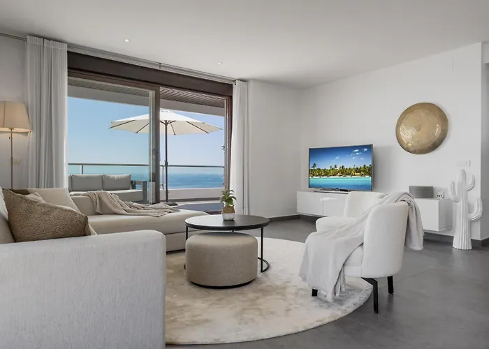 Vivi Homes - Casa Skye Pool, Terrace&sea View * Estepona